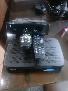 2x Dstv decoder