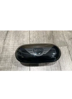 Mini sunglasses holder