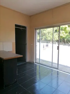 2 bedroom flat 4 rent in escombe queensburgh