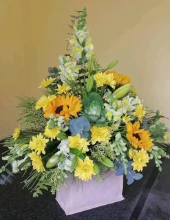 Florist in Cape Town - Daily fresh flower deliveries to all suburbs, flower relay service world wide