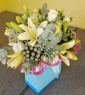 Florist in Cape Town - Daily fresh flower deliveries to all suburbs, flower relay service world wide