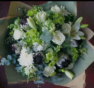 Florist in Cape Town - Daily fresh flower deliveries to all suburbs, flower relay service world wide