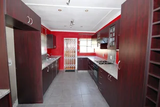 Kitchen cupboards, pre-loved, 11 cabinets