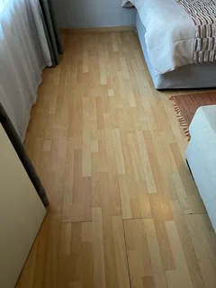 Laminate floor and underfelt pre-owned