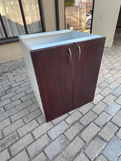 Kitchen cupboards pre-loved R250-R500