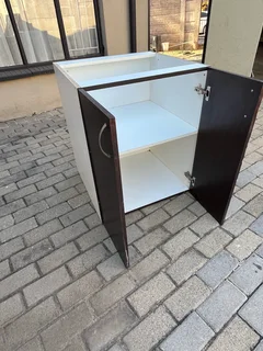 Kitchen cupboards pre-loved R250-R500