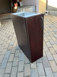 Kitchen cupboards pre-loved R250-R500