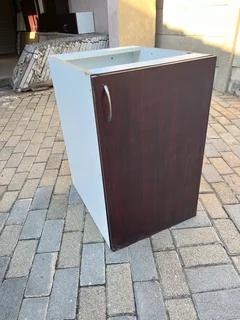 Kitchen cupboards pre-loved R250-R500