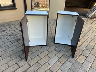 Kitchen cupboards pre-loved R250-R500