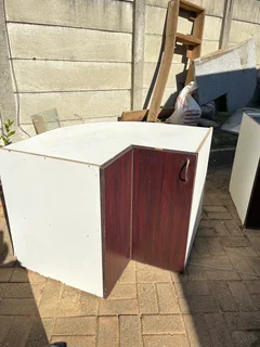 Kitchen cupboards pre-loved R250-R500