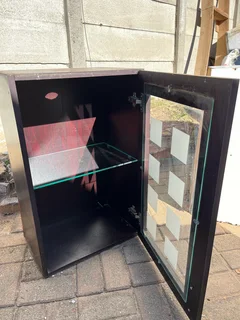 Kitchen cupboards pre-loved R250-R500