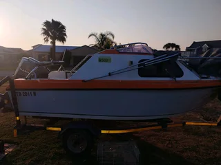 Cabin boat for hire for December/Jan