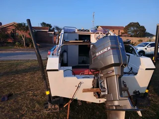 Cabin boat for hire for December/Jan