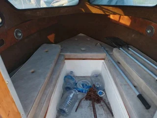 Cabin boat for hire for December/Jan