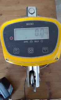MICA 1.5 t crane scale. Needs new battery.