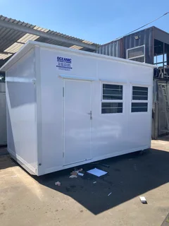 6m &amp; 12m Shipping Containers and Parkhomes for sale