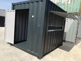 6m &amp; 12m Shipping Containers and Parkhomes for sale
