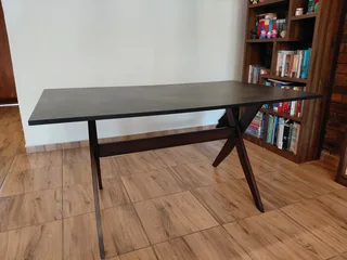 4 - 6 seater dining table.
