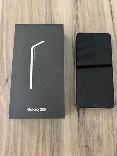 Samsung Galaxy S25 256gig with Galaxy Buds 3