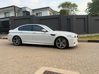 2013 BMW M5  F10 V8 TWIN TURBO