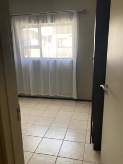 Spacious Apartment Share located in a convenient location available