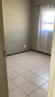 Spacious Apartment Share located in a convenient location available