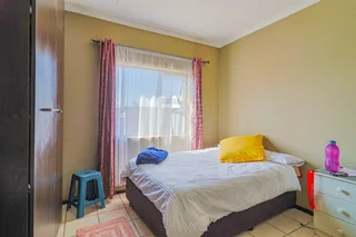 Spacious Apartment Share located in a convenient location available