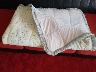 Comforters (blankets)