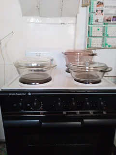 Ovenware, Pyrex Dishes and Anchor Hocking (Fire King),  large dishes with lid.