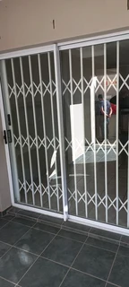 3 Bedroom Flat for sale in Amberg Estate