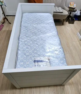 New Nikki WOOOD single sofa bed and new high quality Cloud Nine mattress, 73x100x208 cm. Table View.