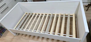 New Nikki WOOOD single sofa bed and new high quality Cloud Nine mattress, 73x100x208 cm. Table View.