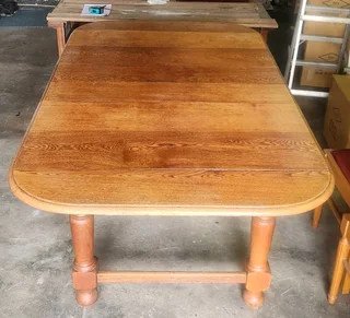Extendable oak dining table and 6 chairs