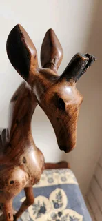 Hand crafted wooden giraffe. Stands 460mm.
