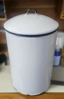 Enamel jar with lid