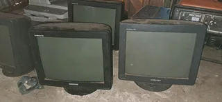 Box pc monitors R100 each