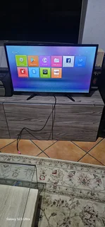 32&#34; smart Telefunken full HD tv with remote