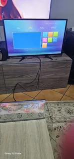 32&#34; smart Telefunken full HD tv with remote