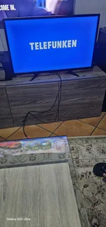 32&#34; smart Telefunken full HD tv with remote