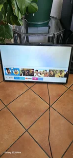 32&#34; smart Samsung tv with remote, no legs