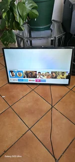 32&#34; smart Samsung tv with remote, no legs
