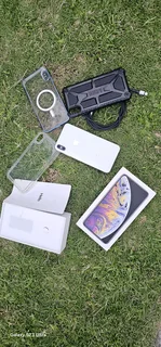 IPhone XS Maxi 64gb, battery healthiness 100%(replaced)