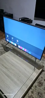 43&#34; smart frameless Samsung, with remote