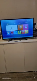 32" smart Telefunken full HD tv with remote