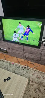 40" Sony LCD tv with remote, screen has some dots