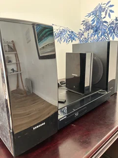 Samsung HT-C5550W Blu-ray Receiver + Subwoofers &amp; Wireless Adapter