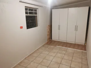 2 Bed Cottage in Linmeyer, Jhb South. 20mins for Jhb CBD, 5mins from The Glen mall. Call 0834546468