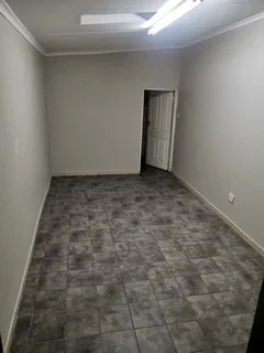 2 Bed Cottage in Linmeyer, Jhb South. 20mins for Jhb CBD, 5mins from The Glen mall. Call 0834546468