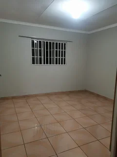2 Bed Cottage in Linmeyer, Jhb South. 20mins for Jhb CBD, 5mins from The Glen mall. Call 0834546468