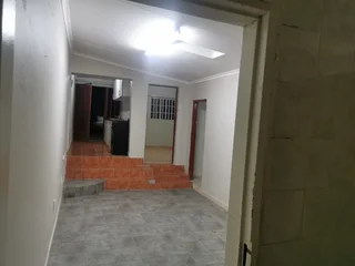 2 Bed Cottage in Linmeyer, Jhb South. 20mins for Jhb CBD, 5mins from The Glen mall. Call 0834546468